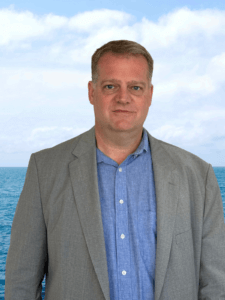 Stefan Knöbel, founder of ADS Marketing, professional profile photo with sea background