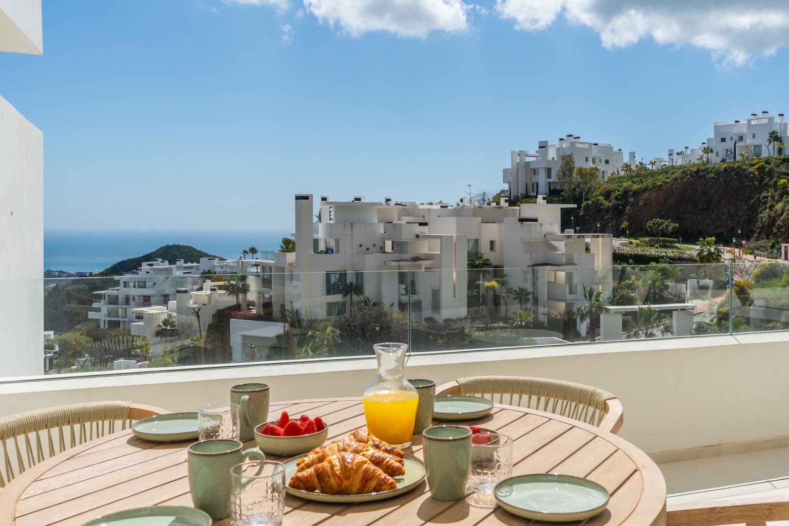 Terrace with sea and village views in Benahavís – real estate photography
