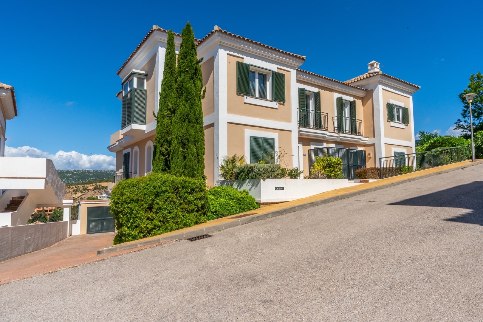 Classic villa exterior in Sotogrande Alto – real estate photography