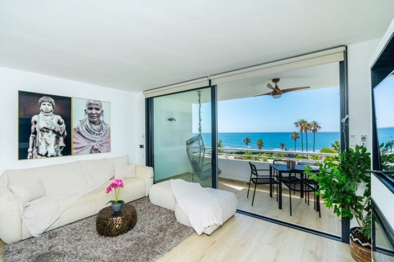 Salon abierto a una terraza con vistas al mar, Fuengirola – fotografia inmobiliaria