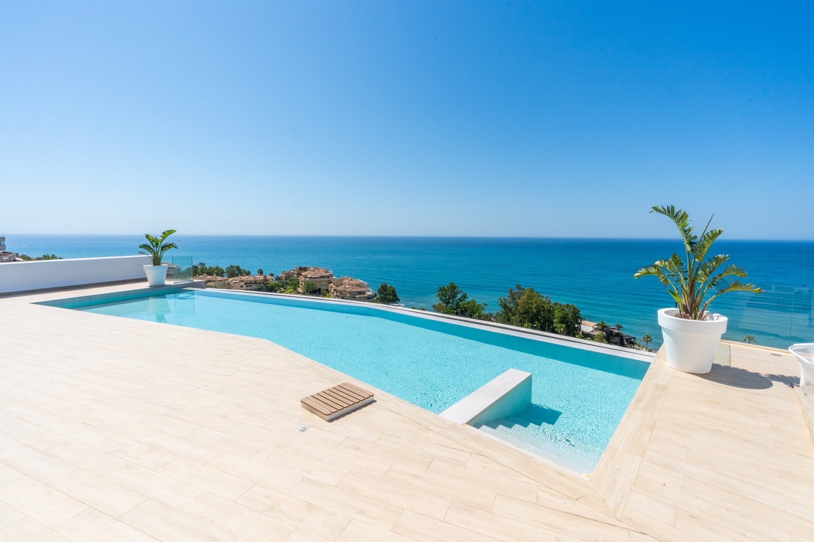 Infinity pool with sea views at a Sotogrande villa – real estate photography